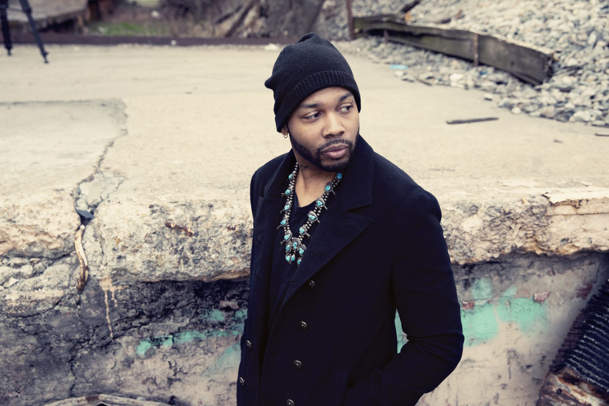 Ayron Jones affirme son identité dans la ville des légendes