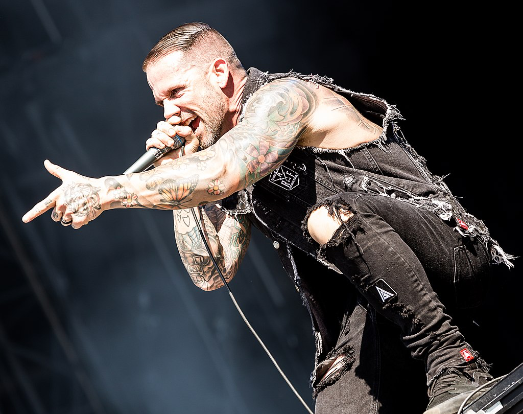 Mad Portrait de Brandan Schieppati : Le chanteur aux multiples facettes