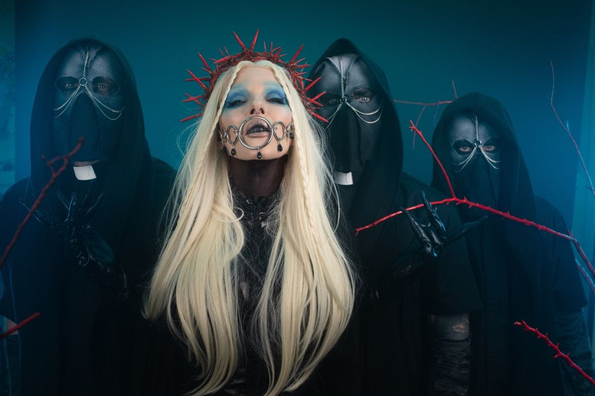 Découvrez bientôt le nouvel album de « FRAYLE » et dès maintenant : son nouveau single ! Le groupe de Doom Metal revisite « Summertime Sadness » de Lana Del Rey !